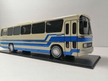 MAKET BOY:60-YÜKSEKLİK:17 CM (1:18 ÖLÇÜ) MERCEDES OTOMARSAN O-302(BEYAZ MAVİ 76 KUŞAKLI)