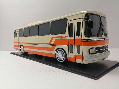 MAKET BOY:60-YÜKSEKLİK:17 CM (1:18 ÖLÇÜ) MERCEDES OTOMARSAN O-302(BEYAZ TURUNCU 76 KUŞAKLI)