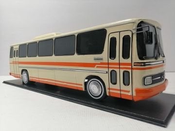 MAKET BOY:60-YÜKSEKLİK:17 CM (1:18 ÖLÇÜ) MERCEDES OTOMARSAN O-302(KREM TURUNCU DÜZ KUŞAKLI)