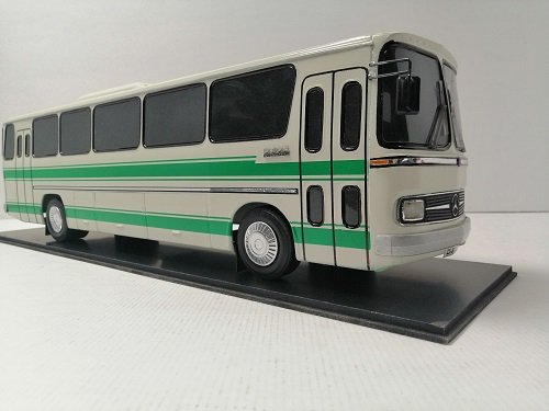 MAKET BOY:60-YÜKSEKLİK:17 CM (1:18 ÖLÇÜ) MERCEDES OTOMARSAN O-302(KREM YEŞİL DÜZ KUŞAKLI)