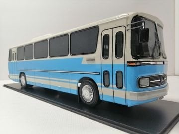 MAKET BOY:60-YÜKSEKLİK:17 CM (1:18 ÖLÇÜ) MERCEDES OTOMARSAN O-302(MAVİ BEYAZ DÜZ KUŞAKLI)