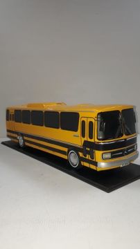 MAKET BOY:60-YÜKSEKLİK:17 CM (1:18 ÖLÇÜ) MERCEDES OTOMARSAN O-302(SARI SİYAH KUŞAKLI)