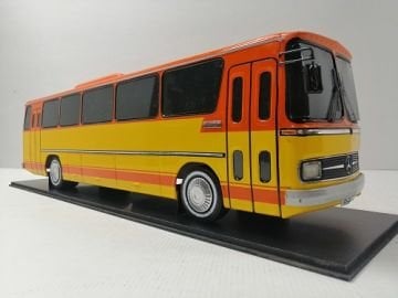 MAKET BOY:60-YÜKSEKLİK:17 CM (1:18 ÖLÇÜ) MERCEDES OTOMARSAN O-302(TURUNCU KIRMIZI KUŞAKLI)