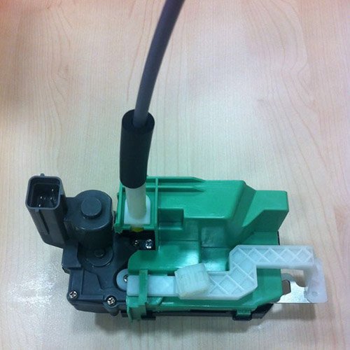 Kapı Kilidi Arka Sol (Kablolu) Lınea