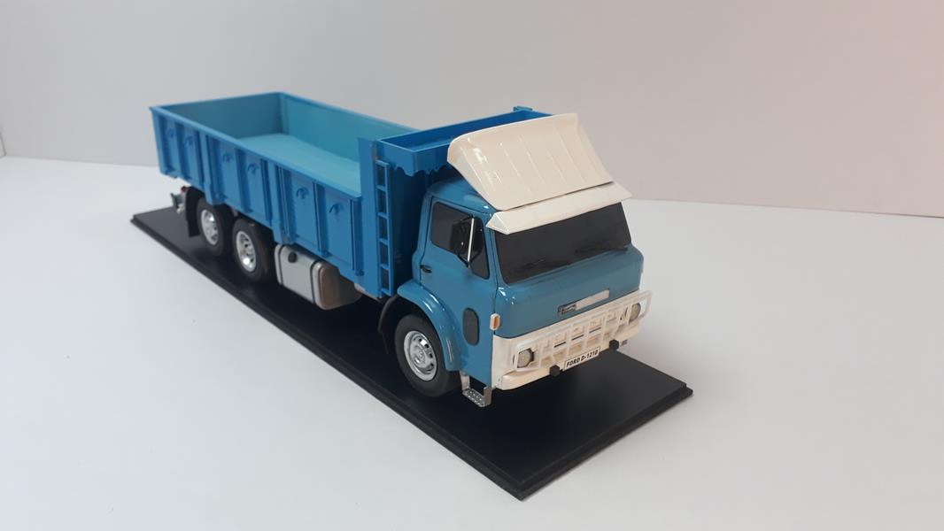 Maket Boy:47-Yükseklik:16 Cm (1:18 Ölçü) Ford D-1210 (Kasalı Kamyon)(Mavi)(Beyaz Panjur)