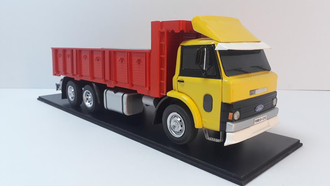 MAKET BOY:47-YÜKSEKLİK:16 CM (1:18 ÖLÇÜ) FORD D-1210 (KASALI KAMYON)(SARI)(SİYAH PANJUR)