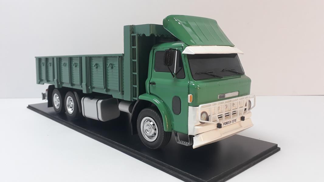 MAKET BOY:47-YÜKSEKLİK:16 CM (1:18 ÖLÇÜ) FORD D-1210 (KASALI KAMYON)(YEŞİL)(BEYAZ PANJUR)