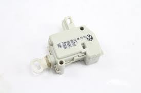 BAGAJ MERKEZİ KİLİT MOTORU GOLF IV (97-05)PASSAT (96-00)IBIZA (02-09)-LEON-OCTAVIA 97=>MERCEDES-BMW