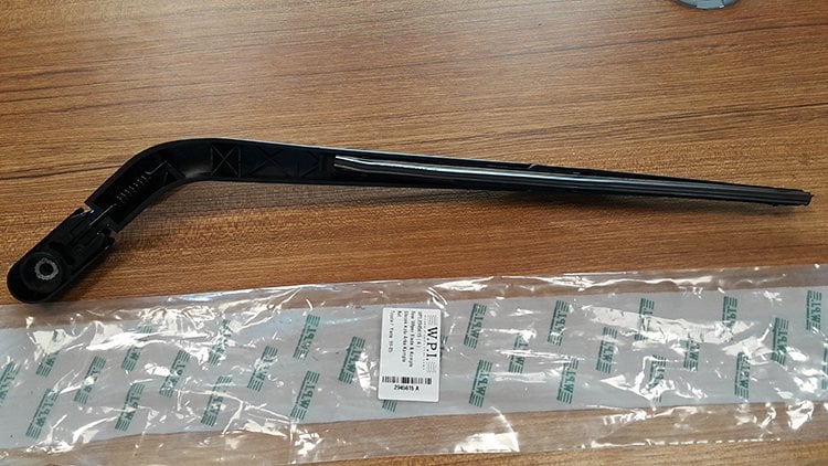 ARKA SİLECEK KOLU KOMPLE TOYOTA YARIS (99-05)